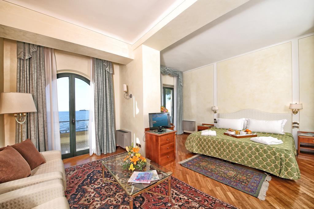Hotel Villa Capri Gardone Riviera Kamer foto
