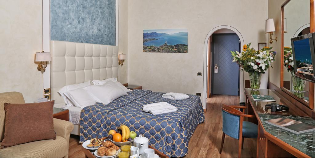 Hotel Villa Capri Gardone Riviera Buitenkant foto
